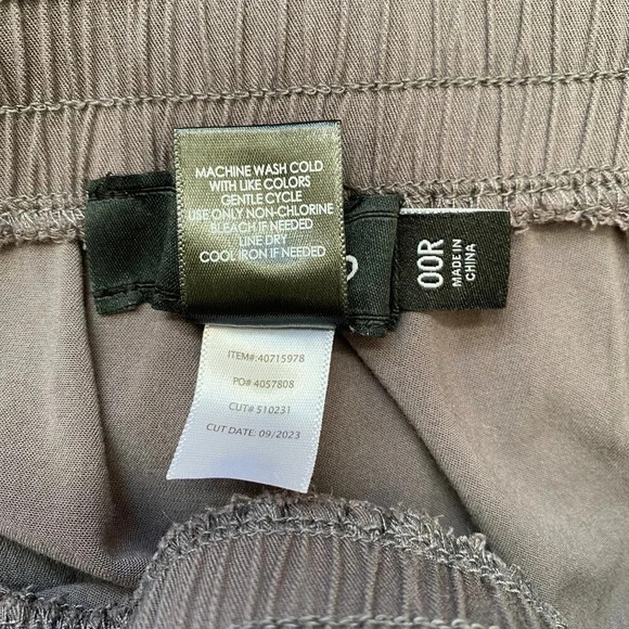 NWOT Torrid Pull-On Wide Leg Stretch Challis Cargo Pant Women's Size 00R Gray - Picture 13 of 13